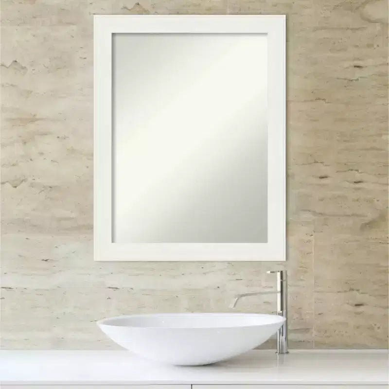 Espejo de pared estrecho blanco para tocador y baño de 22"x28" sin bisel: marco de poliestireno, incluye herrajes de montaje