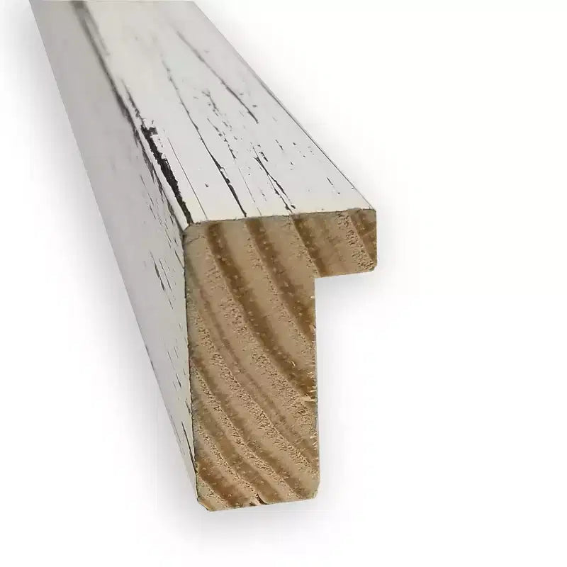 39" x 28" schmales Badezimmer-Wandspiegel aus weißem Holz im Shiplap-Stil ohne Facettenschliff: inklusive Montagematerial