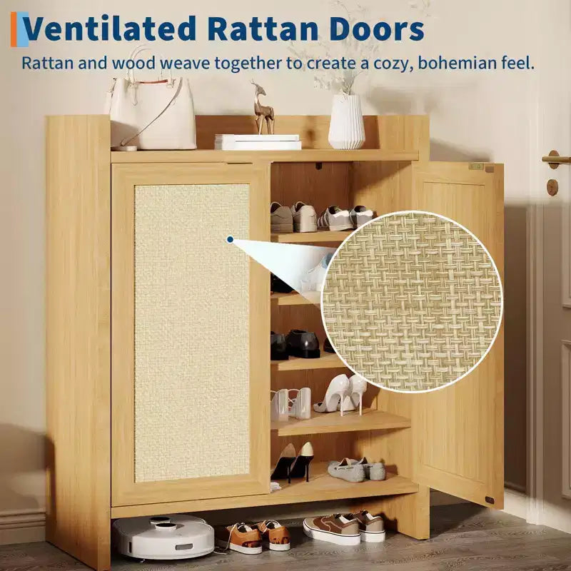 Schuhschrank aus Rattan für den Eingangsbereich, belüfteter Schuhschrank in Holzoptik mit verstellbaren Einlegeböden, warme Rattantür, Stauraum für Flur und Küche