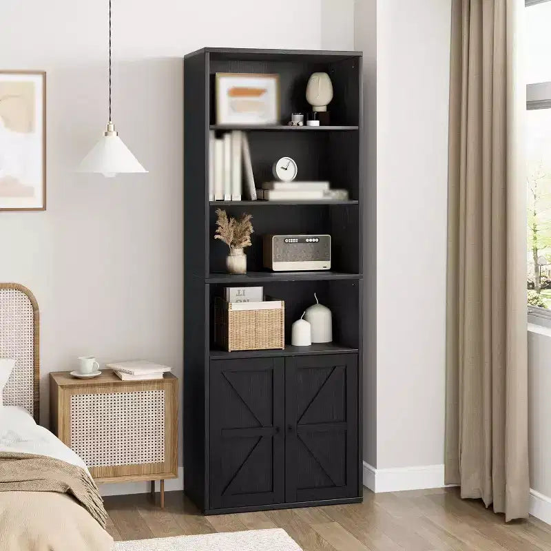 2er-Pack hohe Bücherregale aus Holz mit 4 Ebenen, Doppeltüren und 4 offenen Regalfächern, freistehende Vitrinenschränke für Büro und Bibliothek, Schwarz