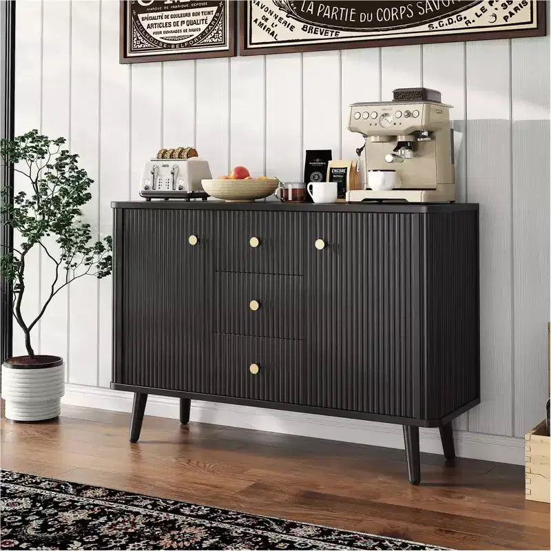 Moderne Anrichte mit geriffelter Front, 47 in, mit 3 Schubladen, schmaler Küchenschrank, Kaffeestation aus Holz für Ess- und Wohnzimmer