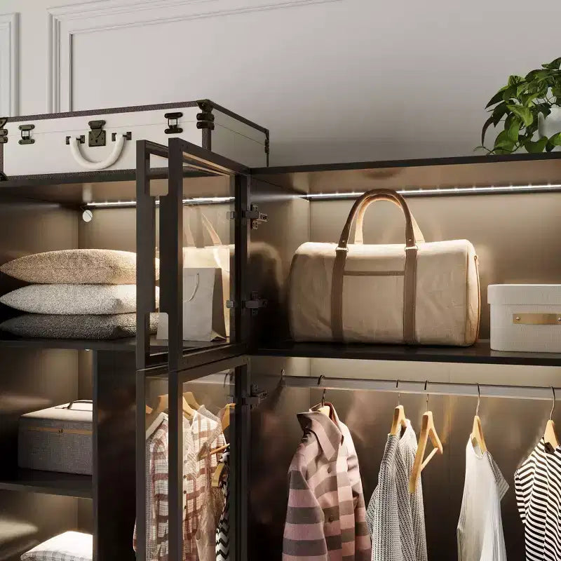 Luxuriöser Kleiderschrank in Rein-Schwarz mit Türen aus gehärtetem Glas, 3-farbiger LED-Beleuchtung, raumhoher Kleiderschrank-Organizer für Schlafzimmer und Ankleidezimmer