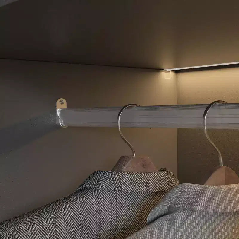 Armoire de luxe noir pur avec portes en verre trempé, éclairage LED à 3 couleurs, dressing du sol au plafond, organiseur de placard pour chambre
