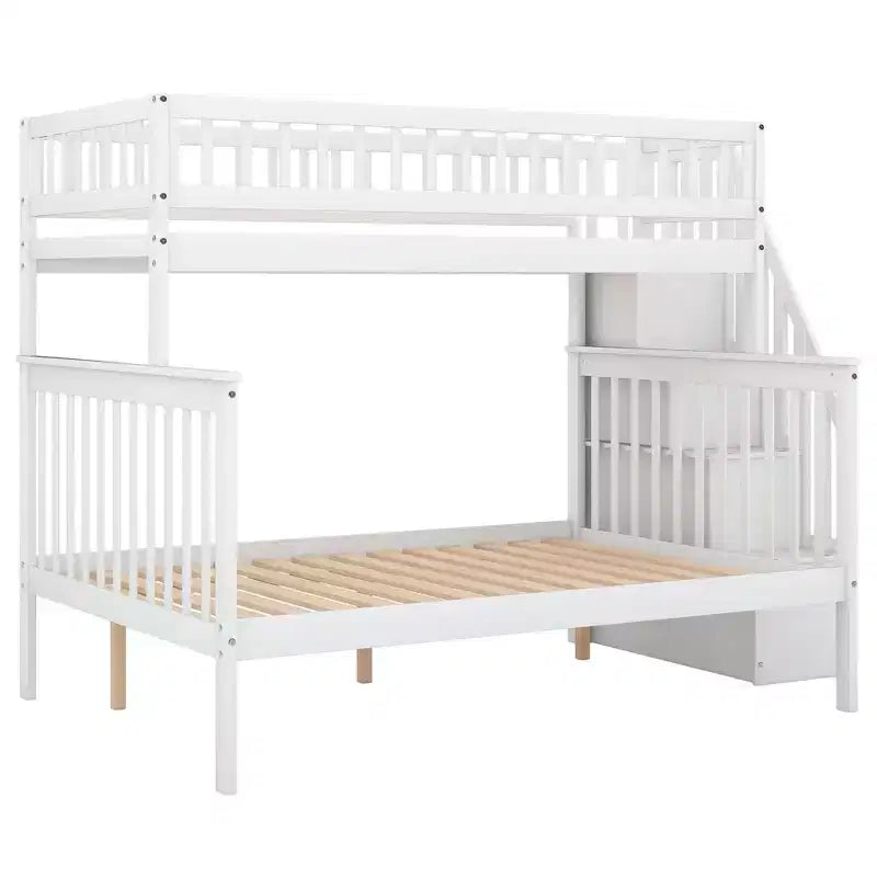 Litera con cama individual arriba y cama matrimonial abajo, escalera con almacenamiento