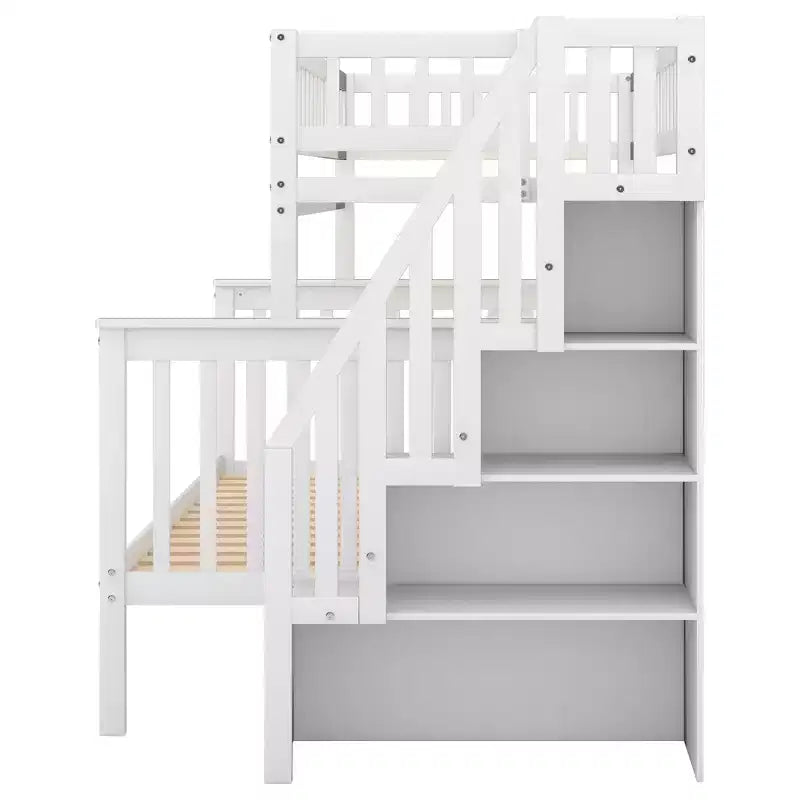 Litera con cama individual arriba y cama matrimonial abajo, escalera con almacenamiento