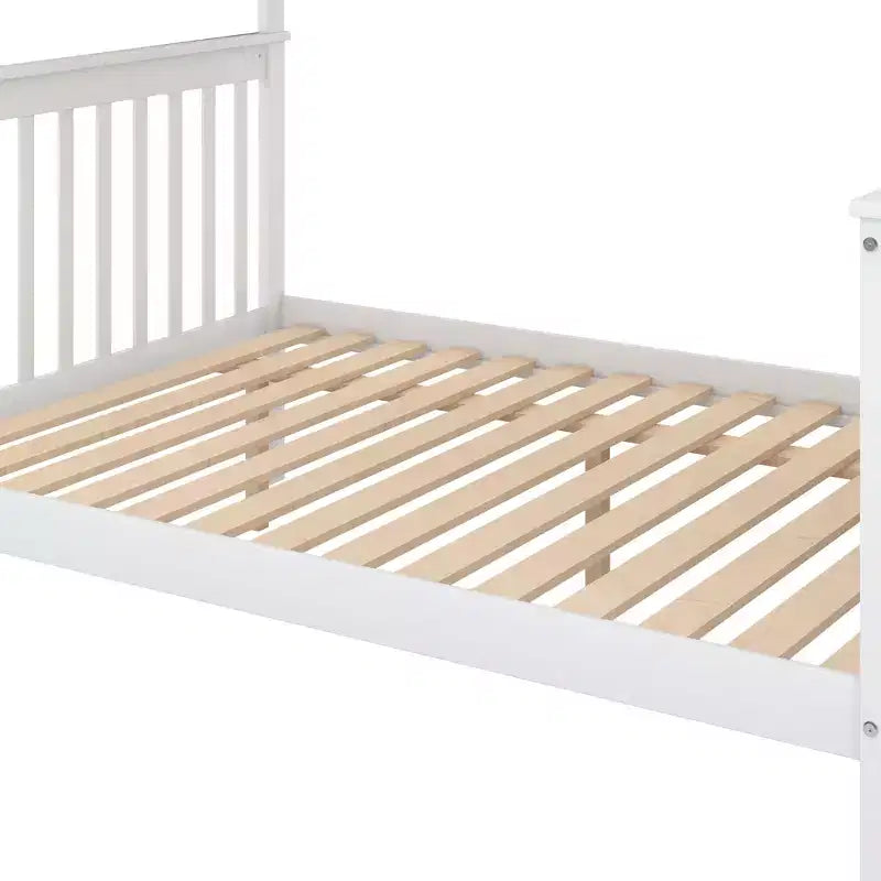 Litera con cama individual arriba y cama matrimonial abajo, escalera con almacenamiento