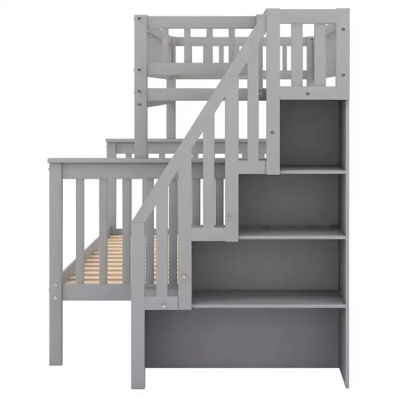 Litera con cama individual arriba y cama matrimonial abajo, escalera con almacenamiento