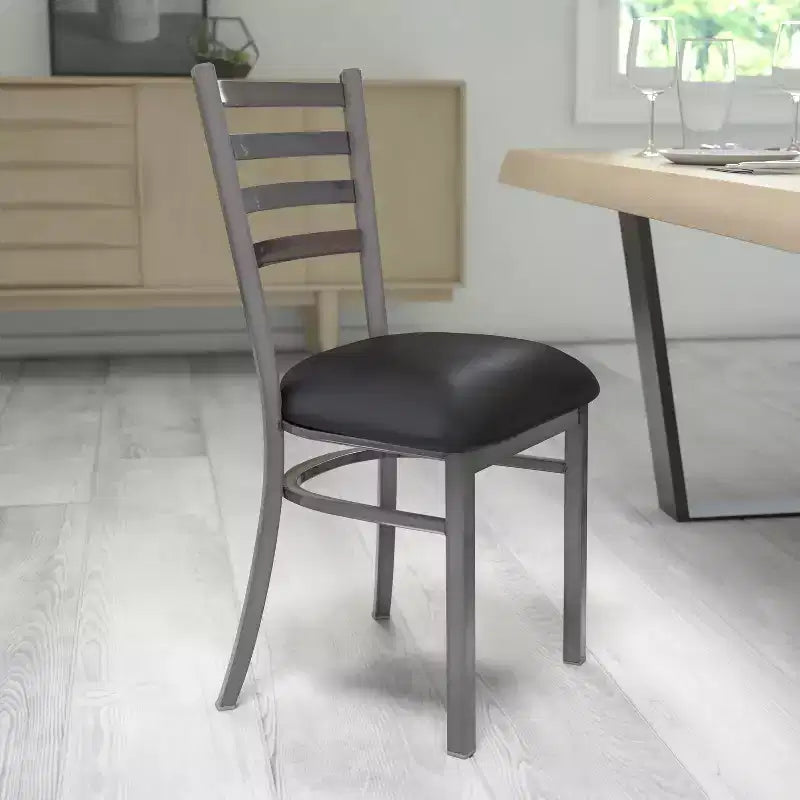 Juego de 2 sillas metálicas para restaurante con respaldo de escalera y acabado transparente