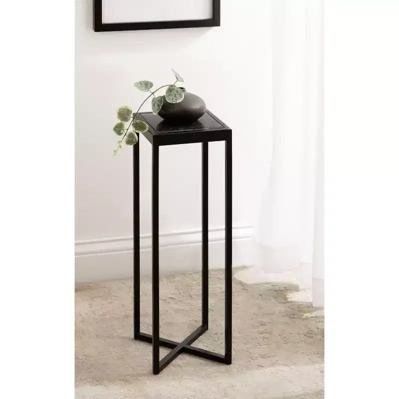 Mesa auxiliar cuadrada de metal