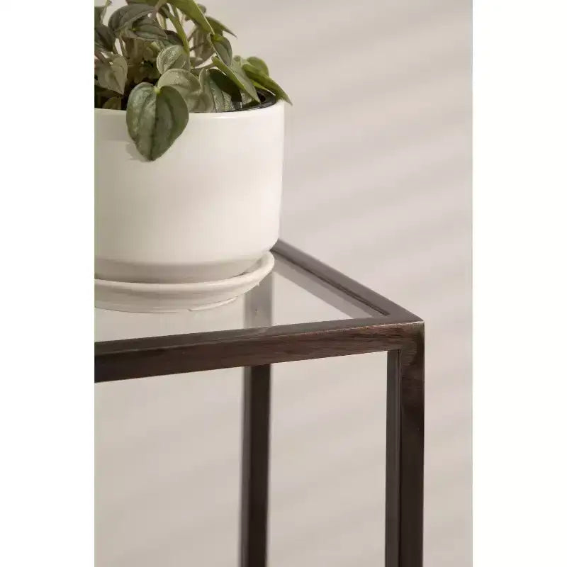 Mesa auxiliar cuadrada de metal