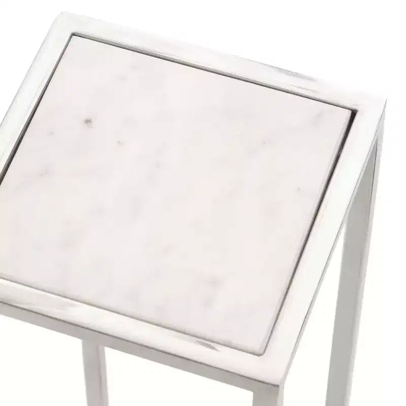 Mesa auxiliar cuadrada de metal