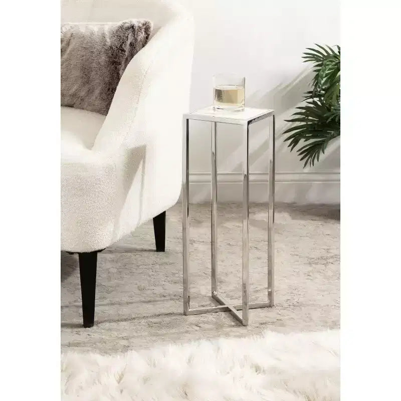 Mesa auxiliar cuadrada de metal